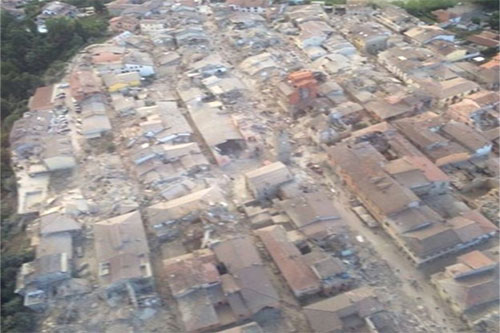 Un fuerte terremoto sacude el centro de Italia